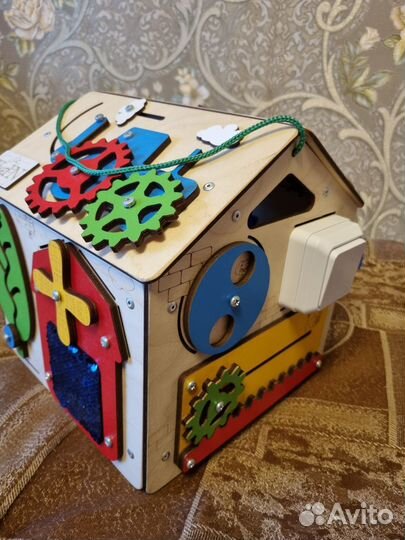 Бизиборд дом