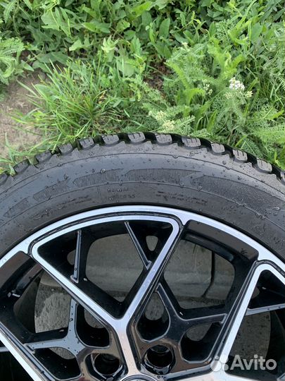 Goodyear UltraGrip Ice 215/50 R17 95T