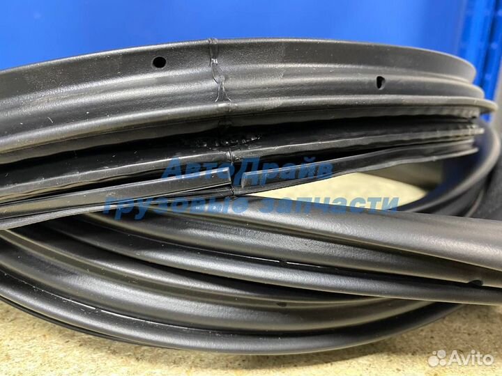 Уплотнитель двери Вольво FH4 от 2013 г.в