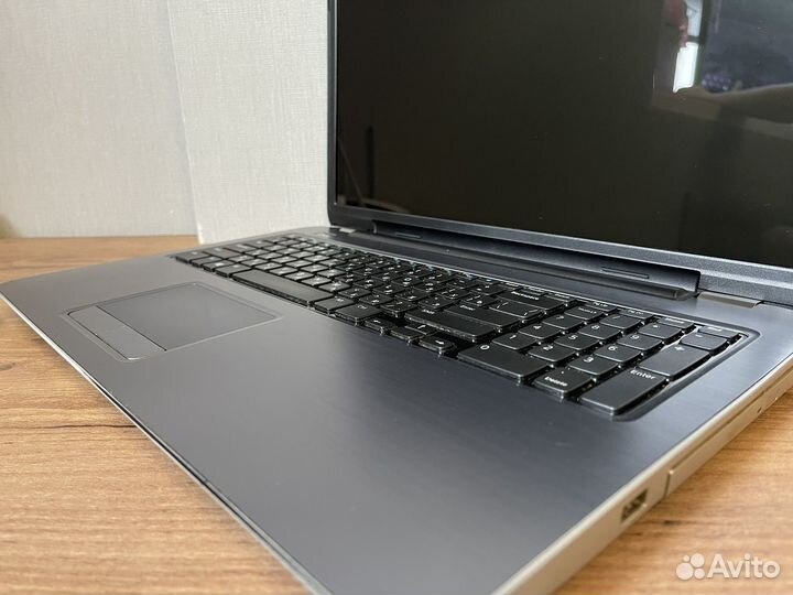 Мощный игровой ноутбук Dell 17.3