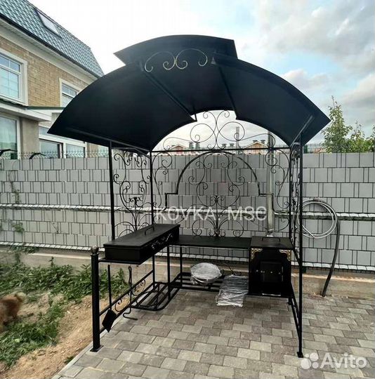 Мангал с крышей