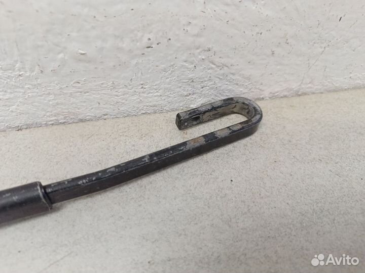 Поводок стеклоочистителя передний