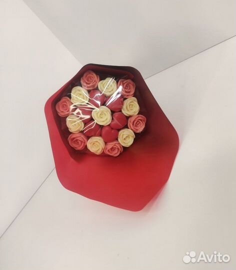 Шоколадные Розы и Сердца - 19 шт в Букете