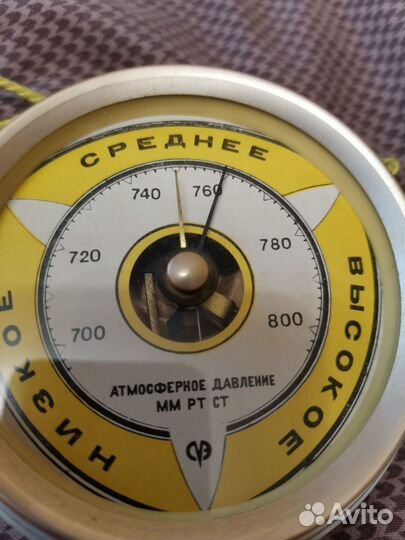 Барометр настенный