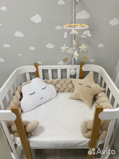 Бортик косичка и подушка в детскую кроватку