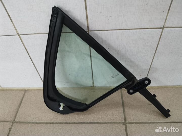 Форточка левая Skoda Rapid 1 / 2