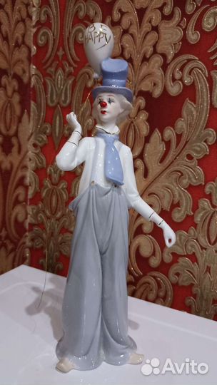 Фарфоровая статуэтка клоуна