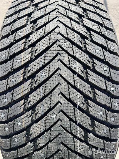 Grenlander Icedefensor Stud II 245/45 R18 140U