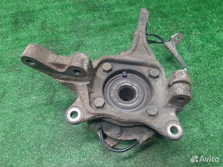 Кулак передний правый Mitsubishi Grandis 2008