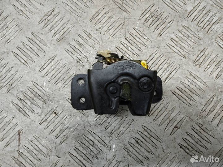 Замок крышки багажника Hyundai Tucson 2004