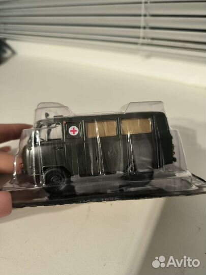 Модель автомобиля 1:43