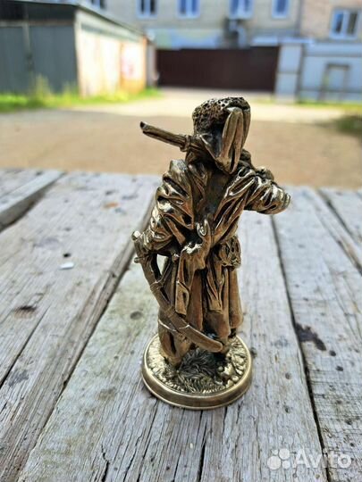 Бронзовая статуэтка 