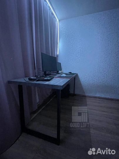 Компьютерный стол в стиле лофт