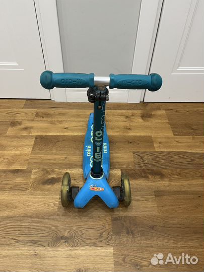 Самокат и шлем micro