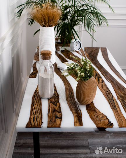 Стол из эпоксидной смолы