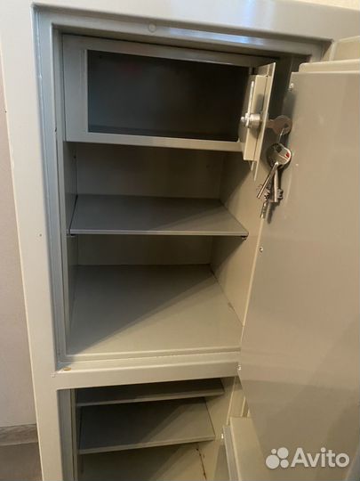 Сейф металлический большой
