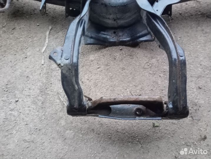 Задний подрамник bmw е32