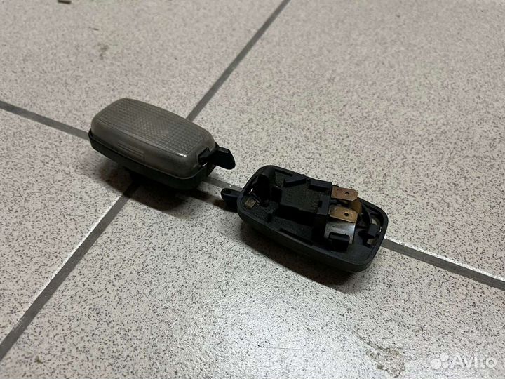 Плафон освещения под капотом Ауди 80 Б4, 100/А6 С4