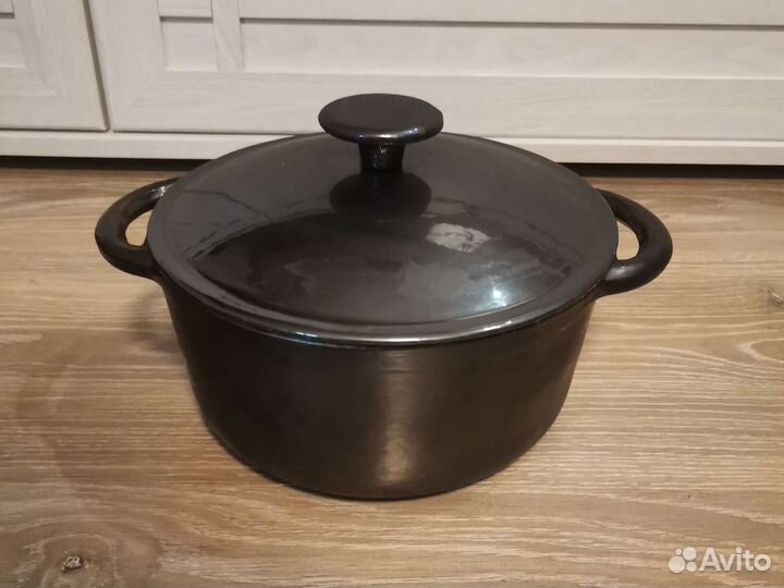 Чугунная кастрюля 2,5 л эмалированная