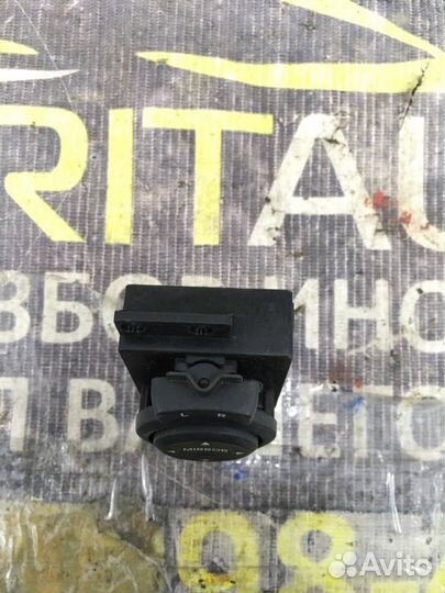 Блок управления зеркалами Kia Rio 3 1.6 G4FC