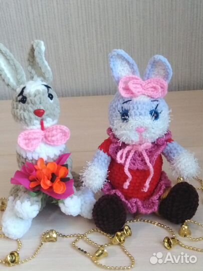 Вязаная плюшевая игрушка Зайка