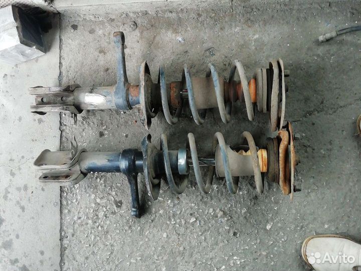 Стойки переднии datsun он до