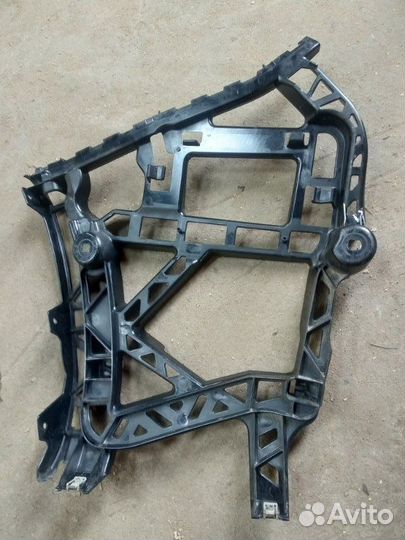 Кронштейн бампера задний правый Mercedes-Benz