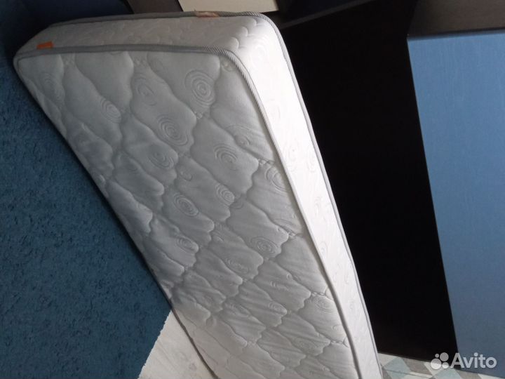 Двухъярусная кровать с матрасом