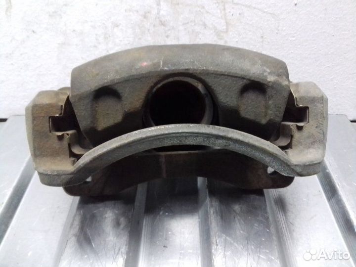 Суппорт передний передний левый Opel Astra J