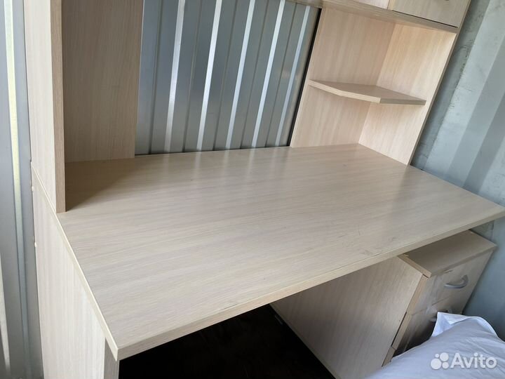 Письменный стол