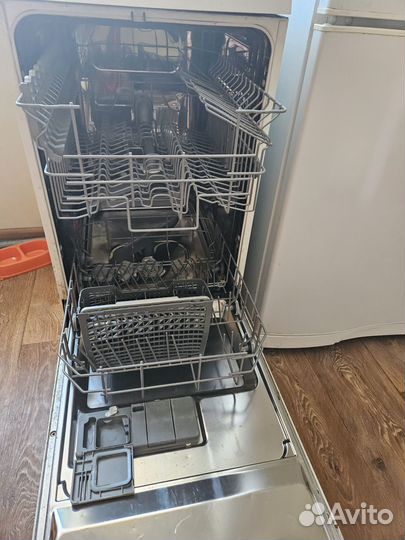 Продам посудомоичную машину