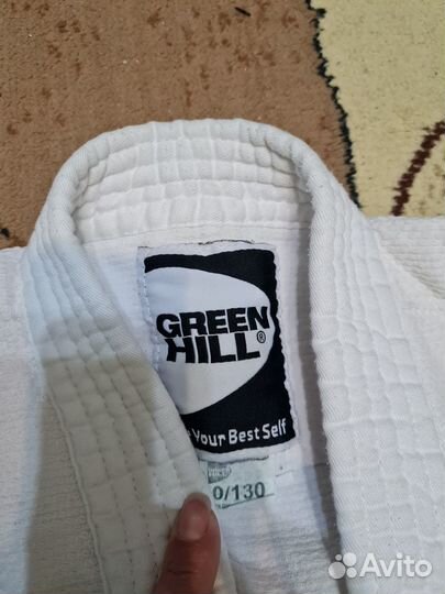 Перчатки, шлем, наколенники и кимано