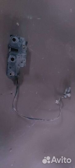 Замок капота на Volkswagen Passat B6