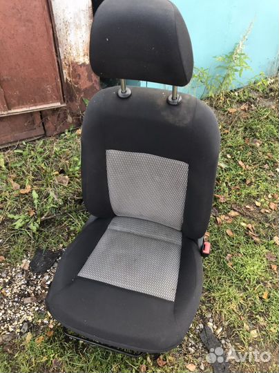 Пассажирское сидение Volkswagen Polo