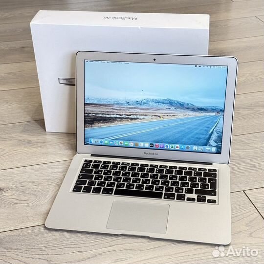 Apple MacBook Air 13 дюймов 2017 i5 / 8 / 128 SSD