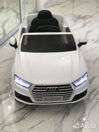 Электромобиль Audi Q7