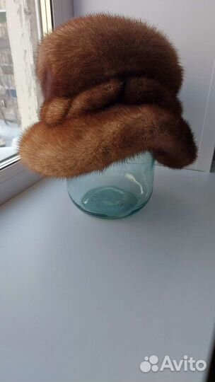 Женские меховые шапки