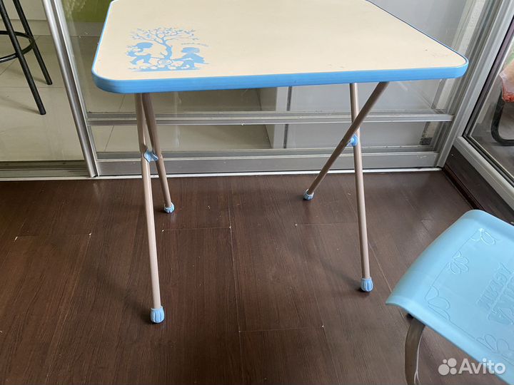 Стол и стулья складные