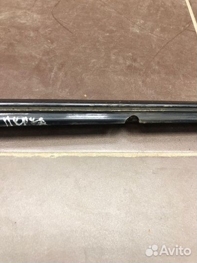 Молдинг лобового стекла левый Mercedes-Benz