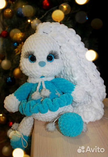 Плюшевый заяц вязаный ручная работа