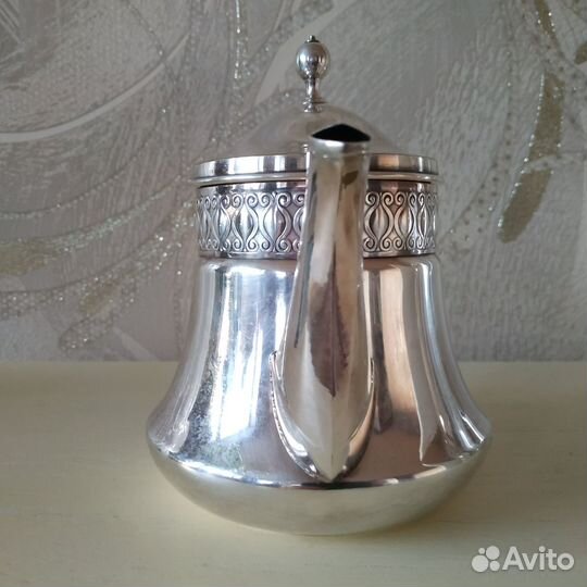 Антикварный кофейник и чайник