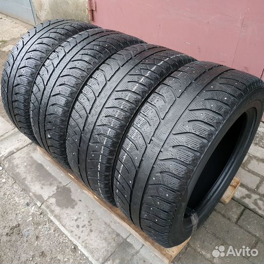 Bridgestone Ice Cruiser 7000 215/55 R16 93T