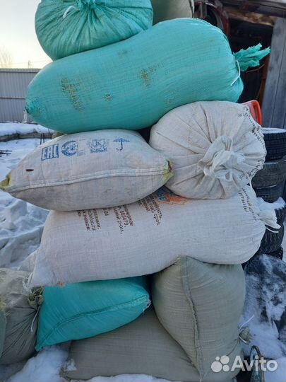 Опилки в мешках