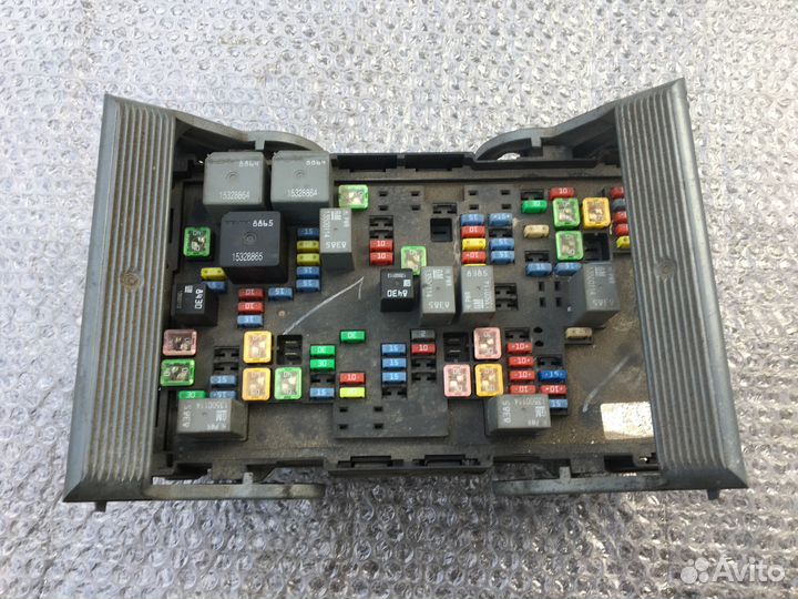 Блок предохранителей Cadillac Escalade III 06-14