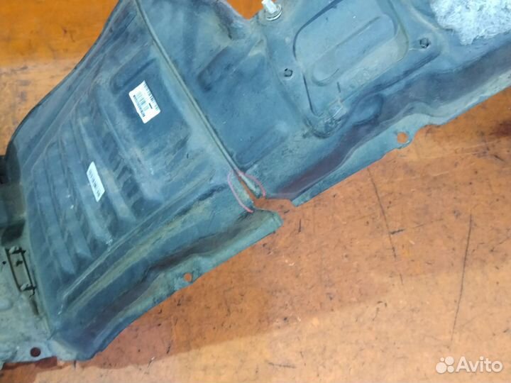 Подкрылок Toyota Estima ACR50W передний левый