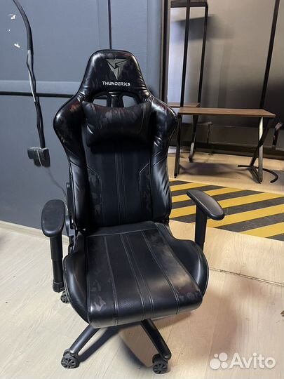 Игровые кресла thunderx3 и cougar