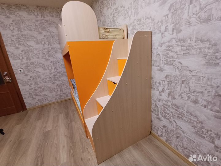 Детская двухярусная кровать