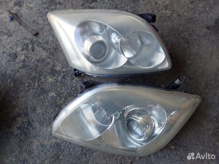 Фара тойота авенсис