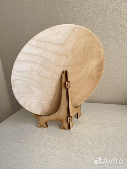 Деревянное панно с подставкой