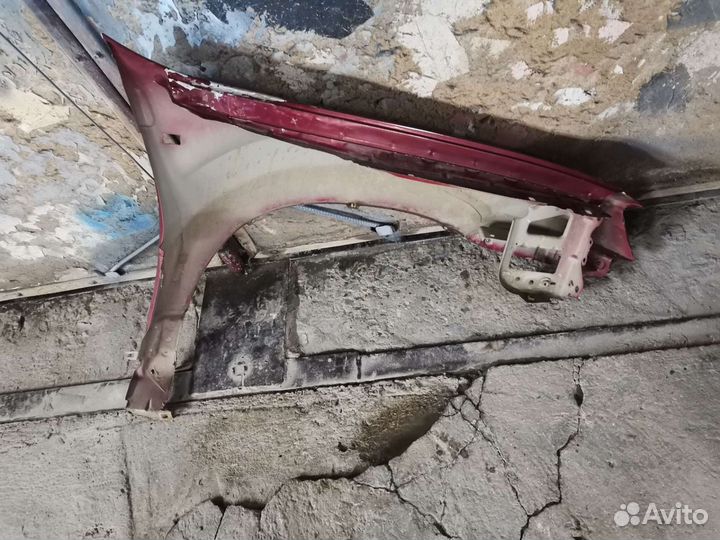 Крыло переднее левое. Renault duster